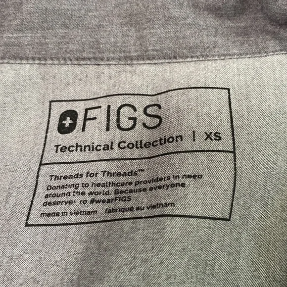 Figs scrub top - Picture 3 of 4